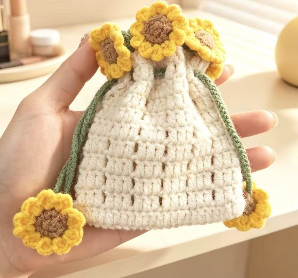 Hand-Knitted Yarn Coin Purse/ Cosmetic Bag